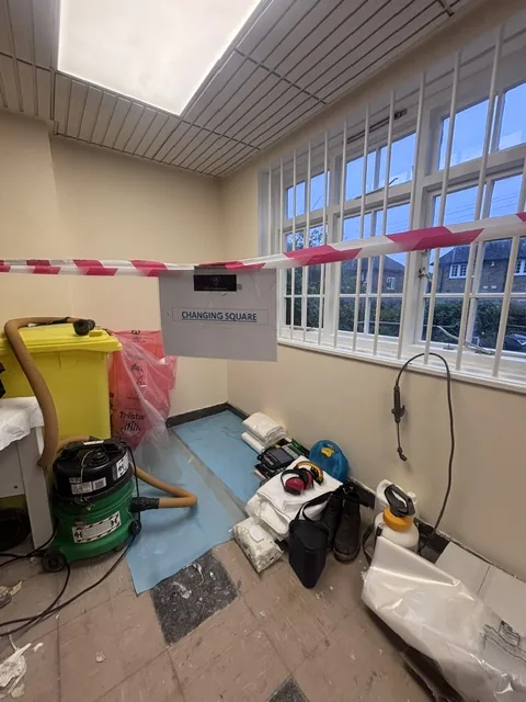Asbestos floor tile and bitumen removal in East Dulwich